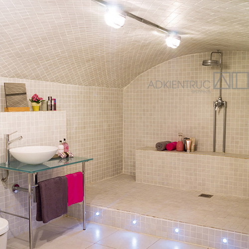 Thiết kế phòng tắm đơn sắc độc đáo 