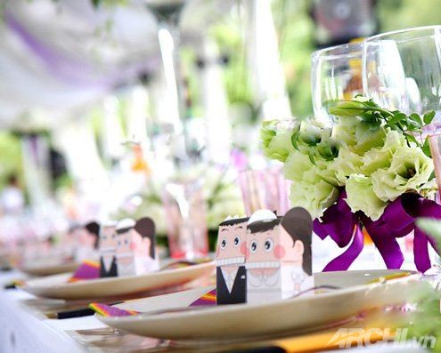 Tiệc cưới đẹp thơ mộng với màu tím và trắng 