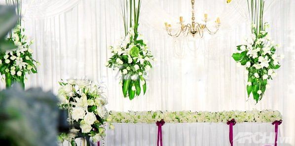 Tiệc cưới đẹp thơ mộng với màu tím và trắng