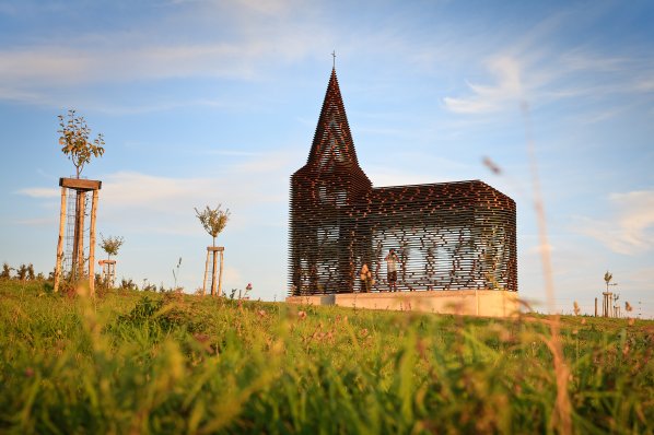 Nhà thờ nhìn xuyên thấu-1