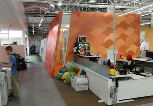 Trụ sở rực rỡ của Google tại California16