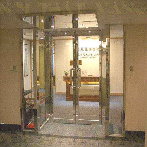 Cửa kính thủy lực - Khung Inox