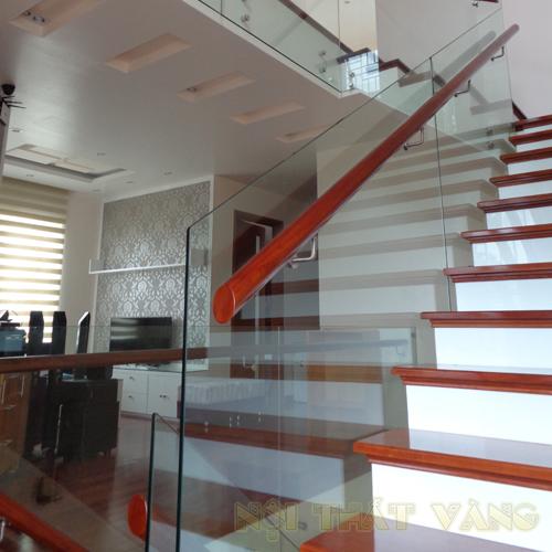 Cầu thang kính cường lực CTK12